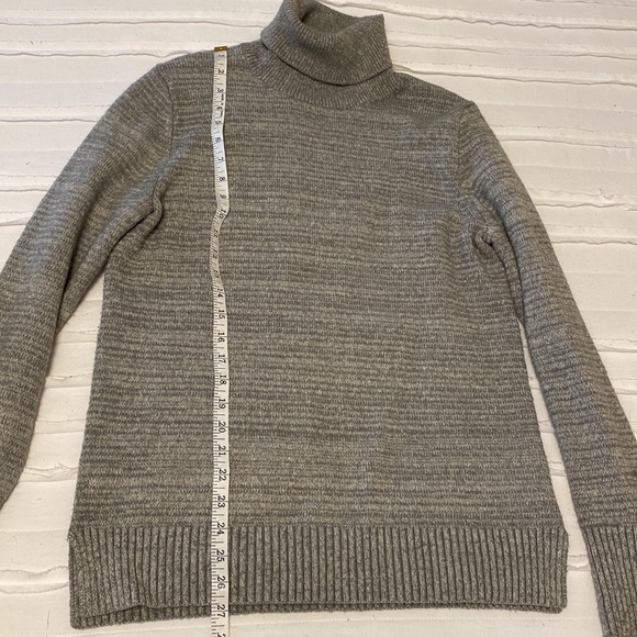 Comfy cozy grey J Crew turtleneck sweater - Picture 7 of 7